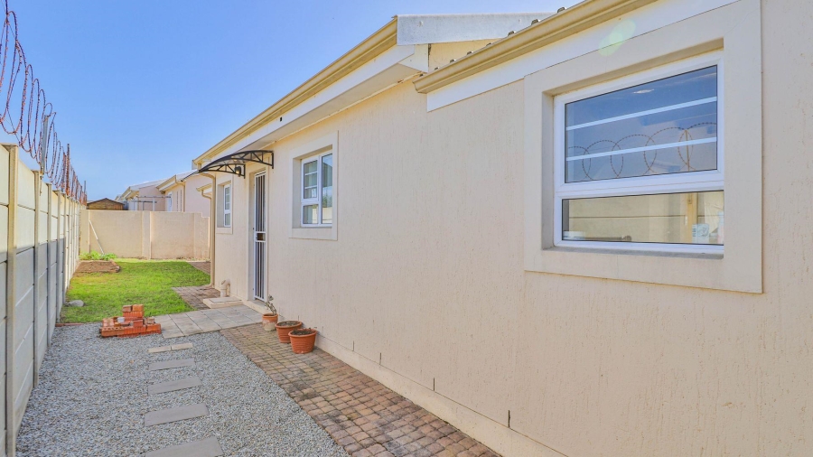 To Let 3 Bedroom Property for Rent in Heiderand Western Cape
